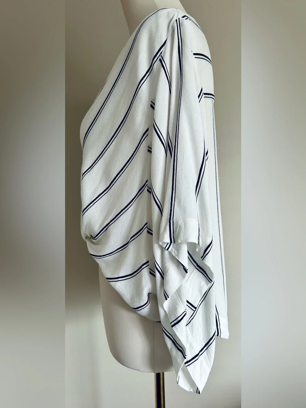 Free People “Sleepy Time” 100% Rayon Kimono Blouse in Pearl Combo - Picture 6 of 10